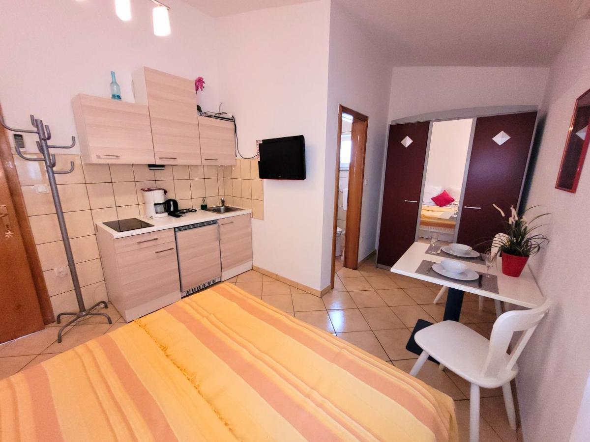 Apartment Jelena Vir Exteriör bild